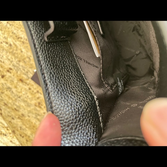 New Mk crossbody 🖤 - Picture 5 of 7